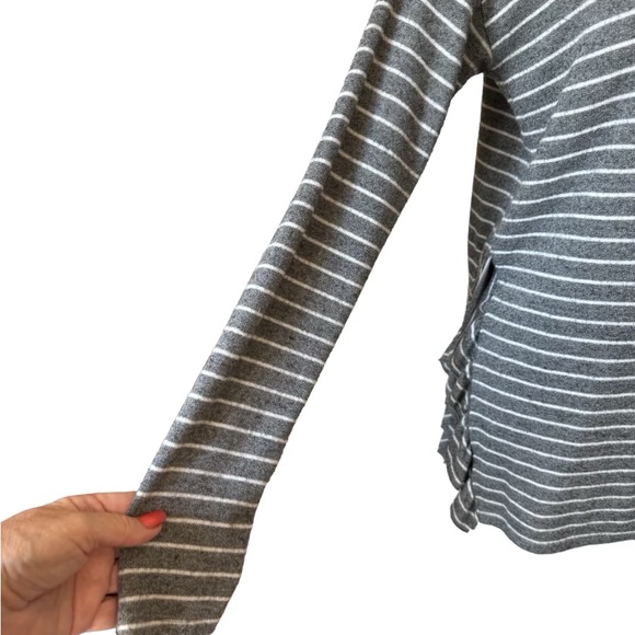 * ❤️AERIE by AMERICAN EAGLE   SWEATER  XSMALL - Picture 2 of 9